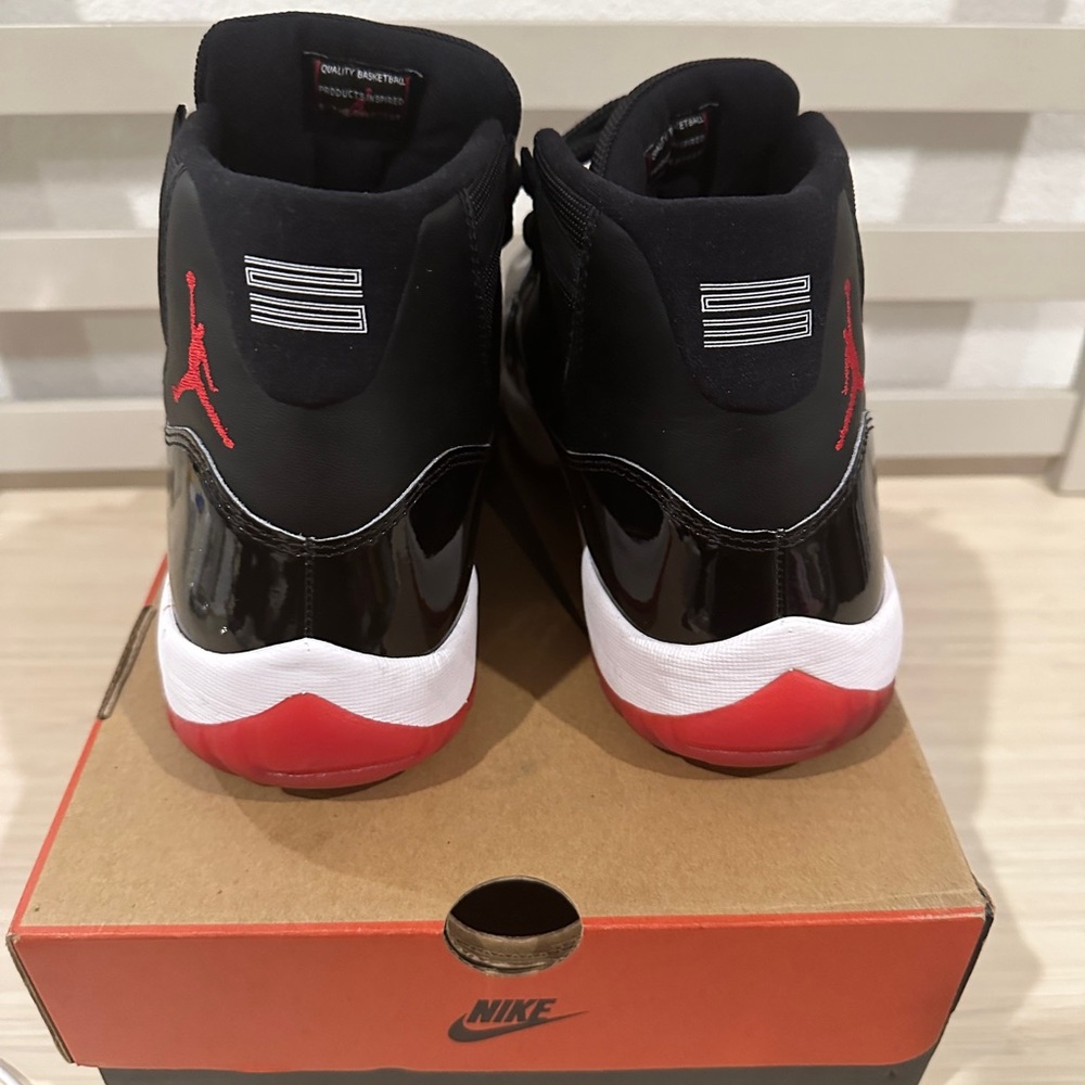 Nike Air Jordan 11 Retro Playoffs Bred 2019 378037-061 - Picture 3 of 5